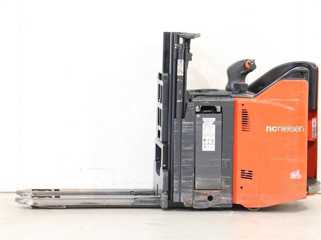 Linde D12SP/133-00 Meeloop stapelaar