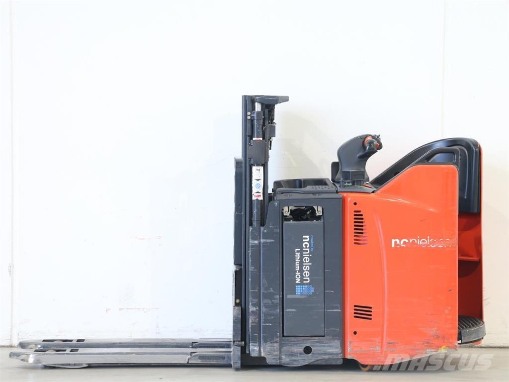 Linde D12SP/133-00 Meeloop stapelaar
