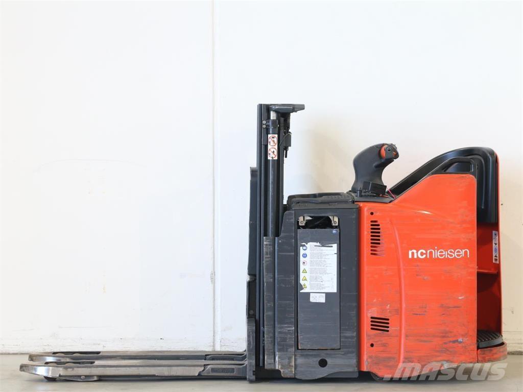 Linde D12SP/133-01 Meeloop stapelaar