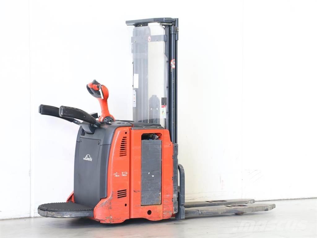 Linde L12AP/133 Meeloop stapelaar