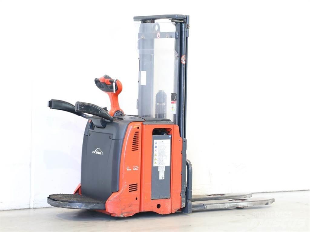 Linde L12AP/133 Meeloop stapelaar