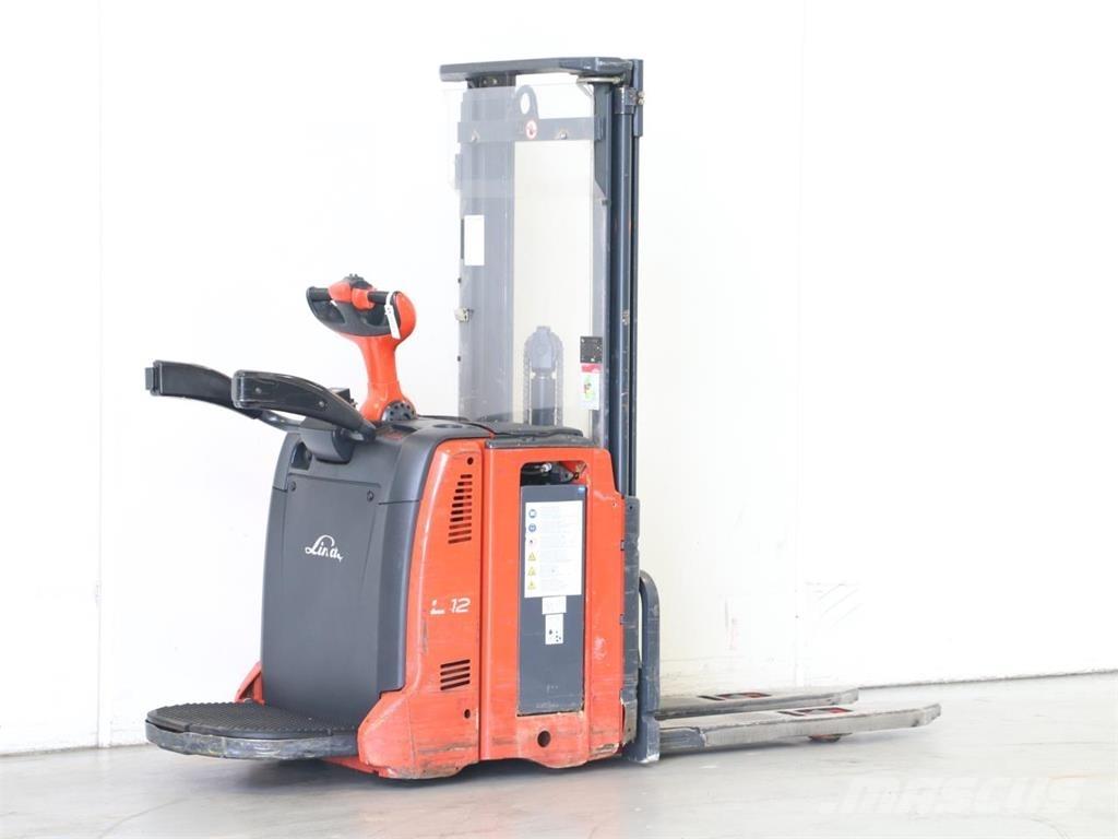Linde L12AP/133 Meeloop stapelaar