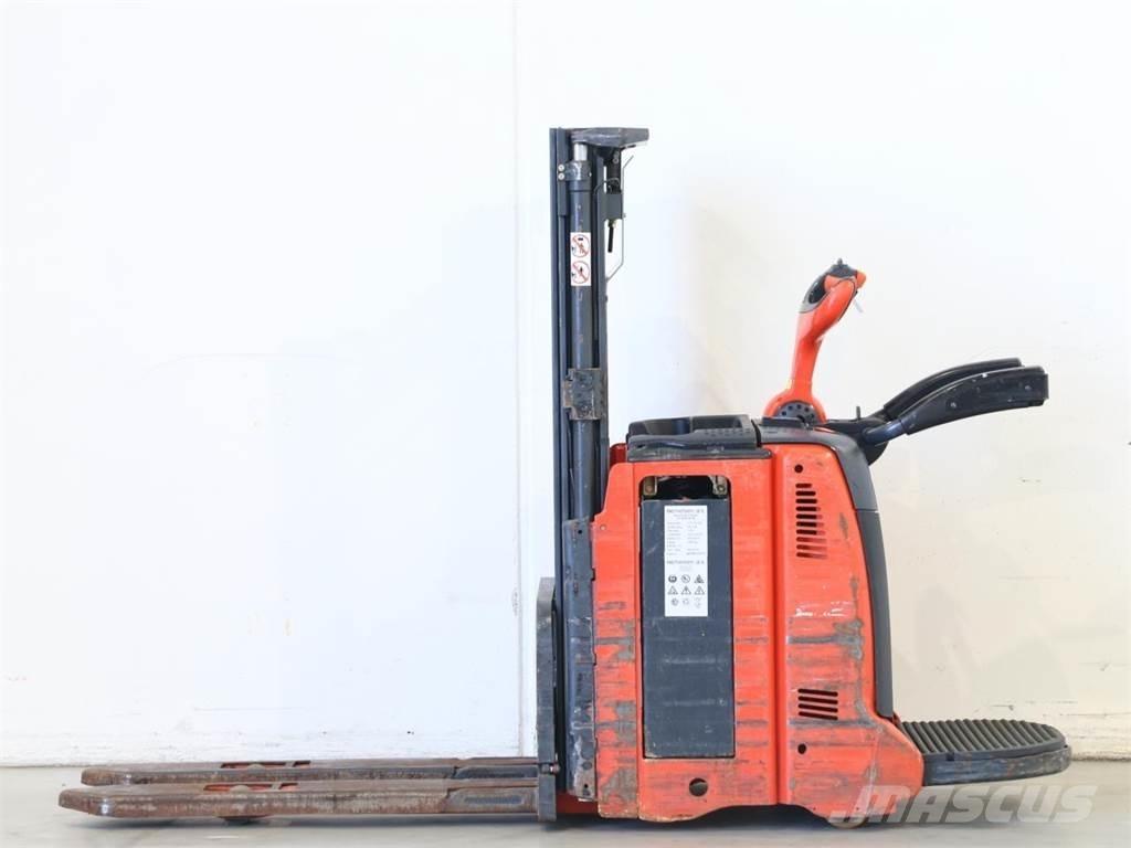 Linde L12AP/133 Meeloop stapelaar