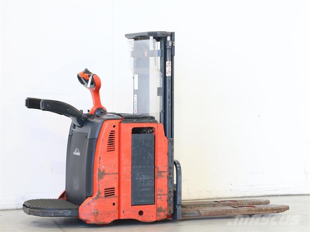 Linde L12AP/133 Meeloop stapelaar