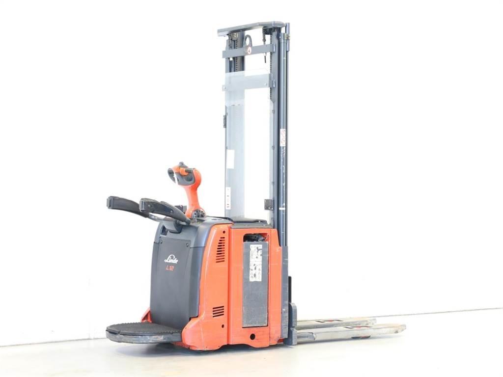 Linde L12AP/133-00 Meeloop stapelaar