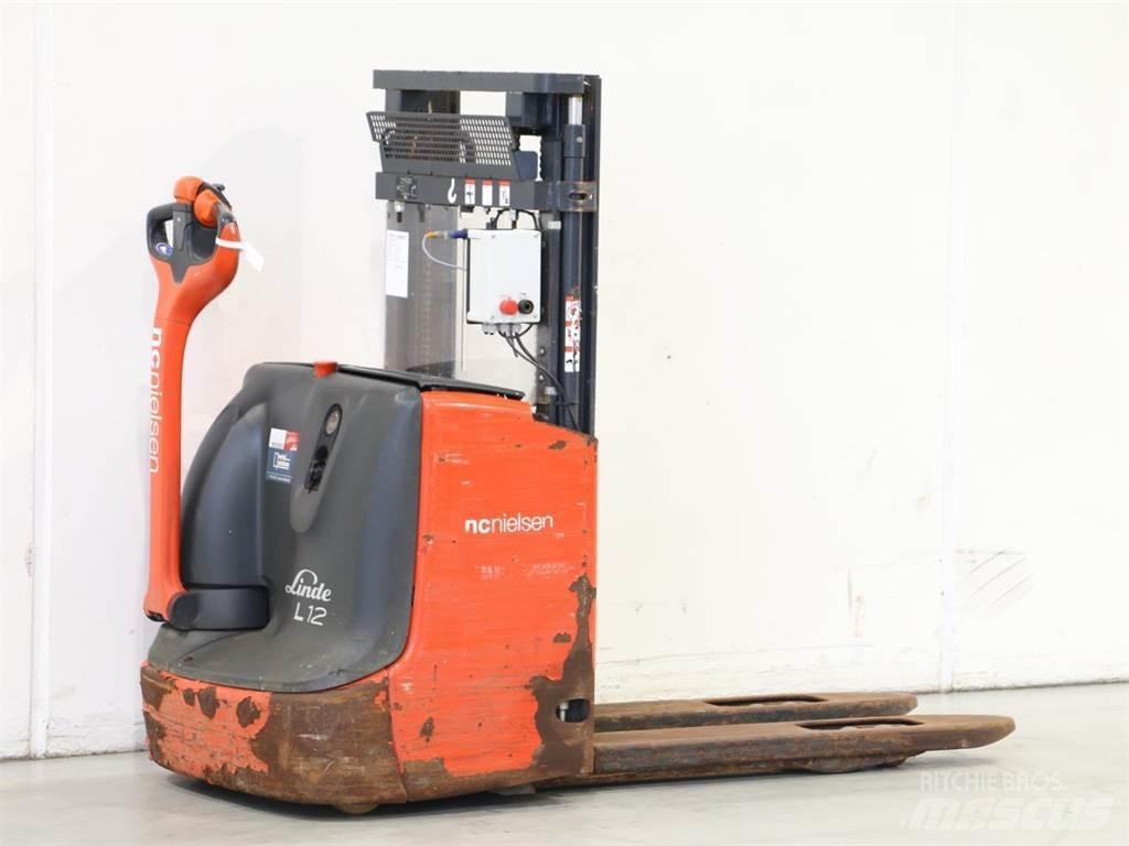 Linde L12I/1172 Meeloop stapelaar