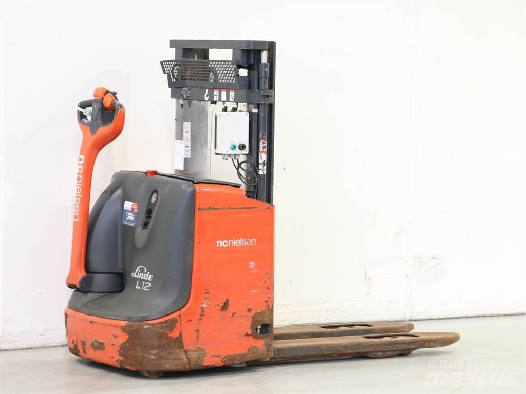 Linde L12I/1172 Meeloop stapelaar