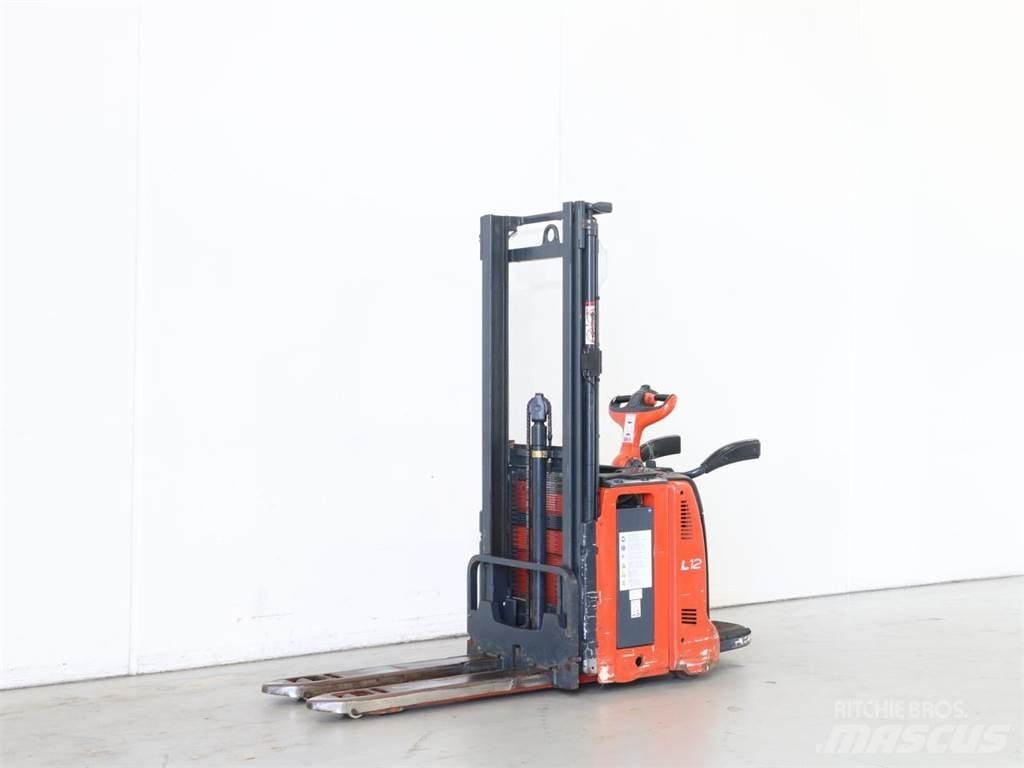Linde L12LAP/133 Meeloop stapelaar