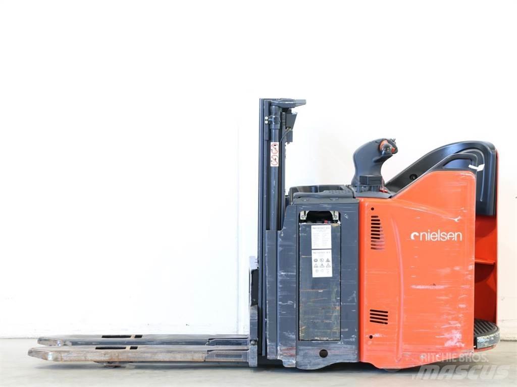 Linde L12SP/133-00 Meeloop stapelaar