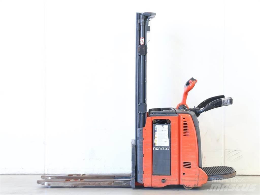 Linde L14AP/133 Meeloop stapelaar