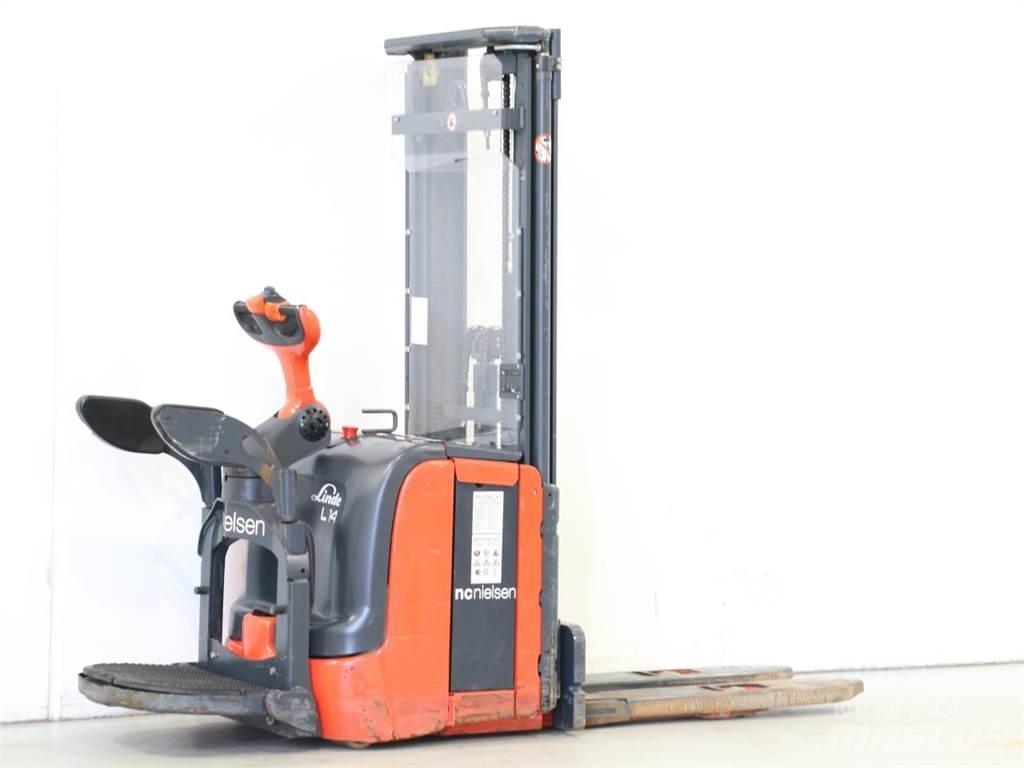 Linde L14API/372 Meeloop stapelaar