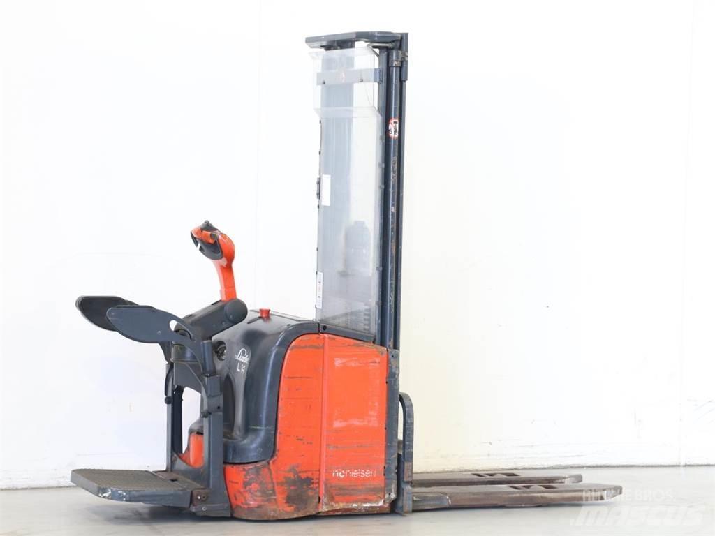 Linde L14API/372 Meeloop stapelaar