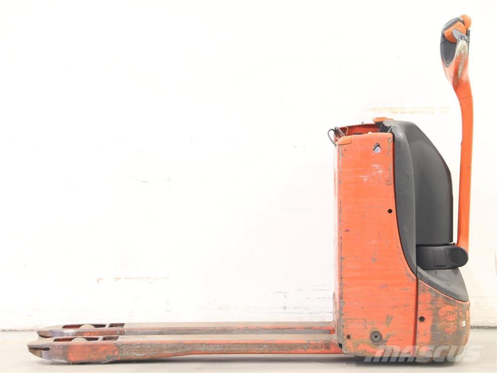 Linde T16/1152 Meeloop stapelaar