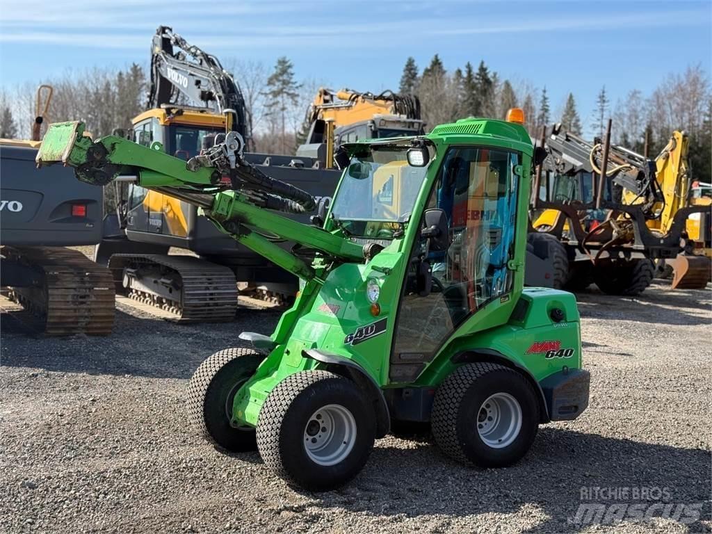 Avant 640 DLX Miniladers