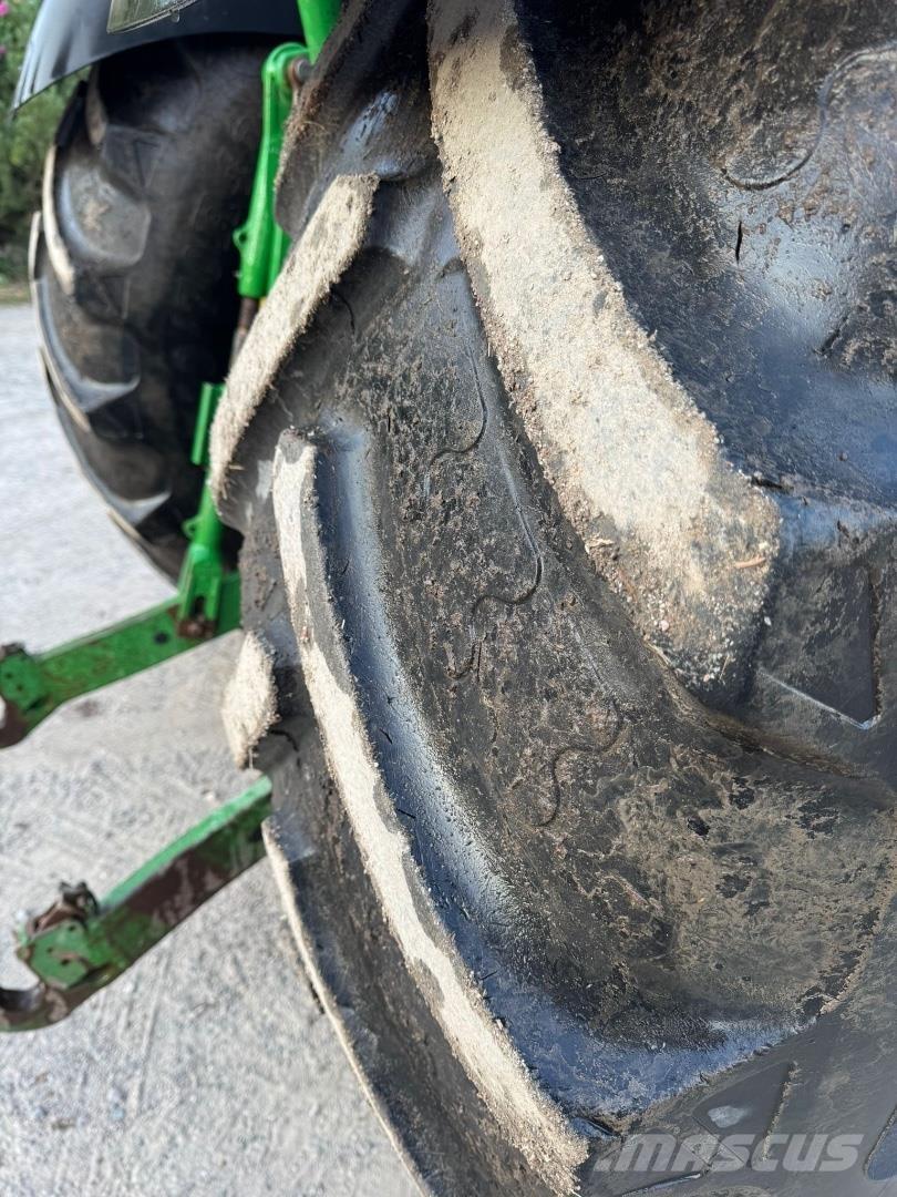 John Deere 6215R Tractoren