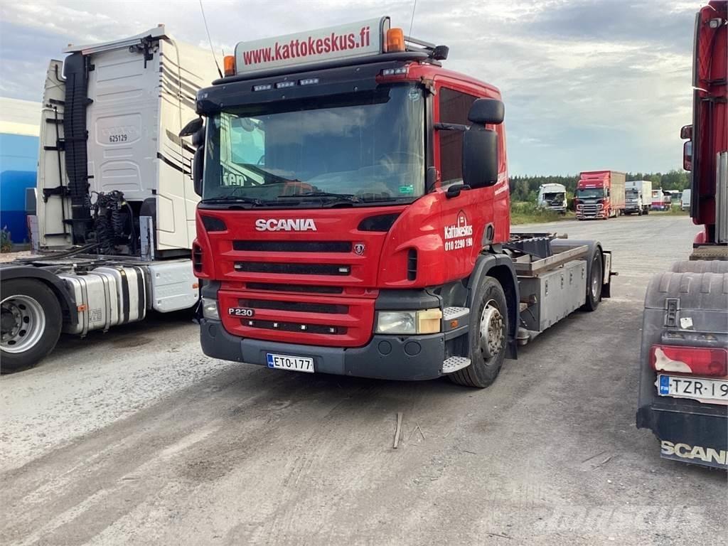 Scania P 320 Vrachtwagen met containersysteem