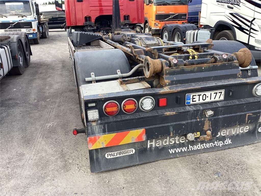 Scania P 320 Vrachtwagen met containersysteem