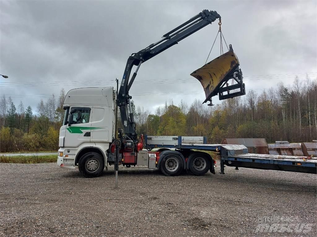 Scania r 560 Vlakke laadvloer met kraan