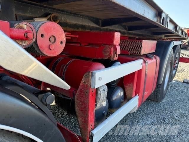 Scania R124G Vlakke laadvloer met kraan