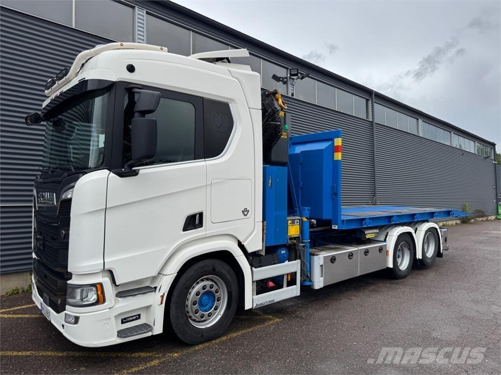 Scania R580 6X2 Vlakke laadvloer met kraan