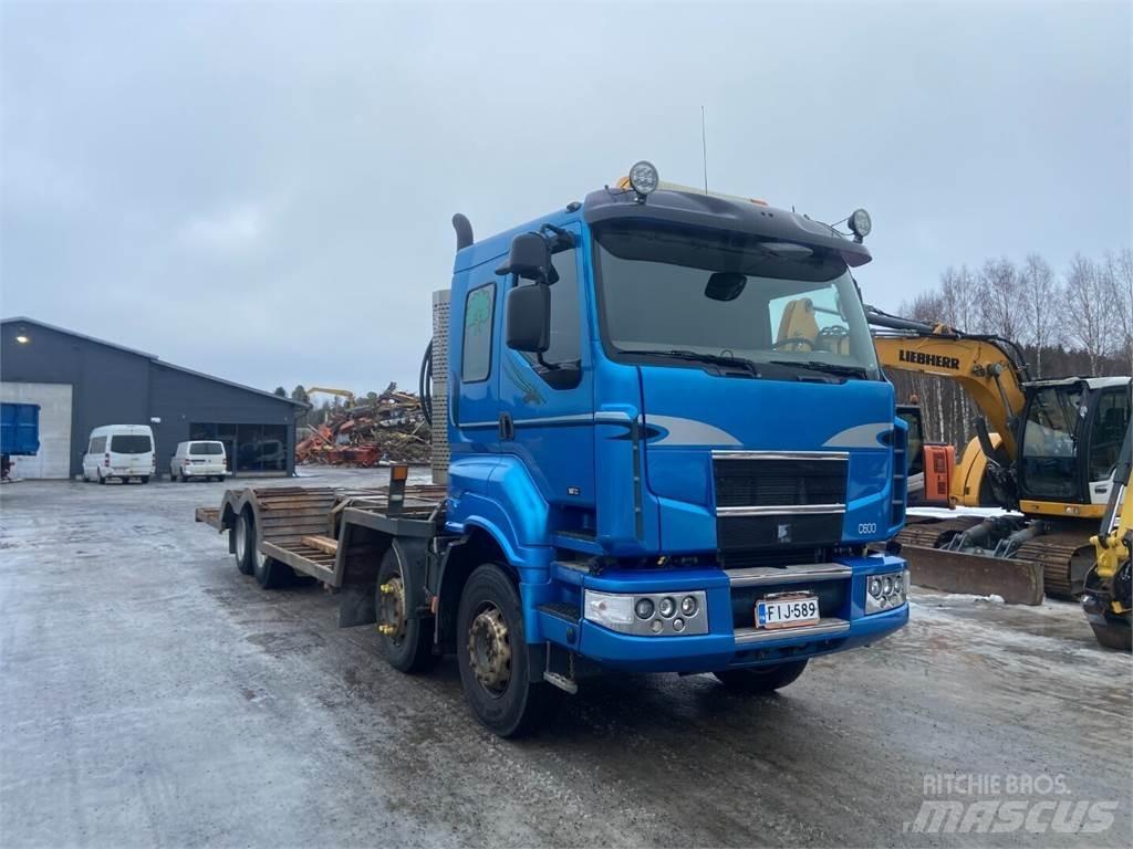 Sisu C 600 2+2 Vrachtwagens voor bosbouwmachines