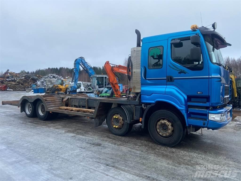 Sisu C 600 2+2 Vrachtwagens voor bosbouwmachines