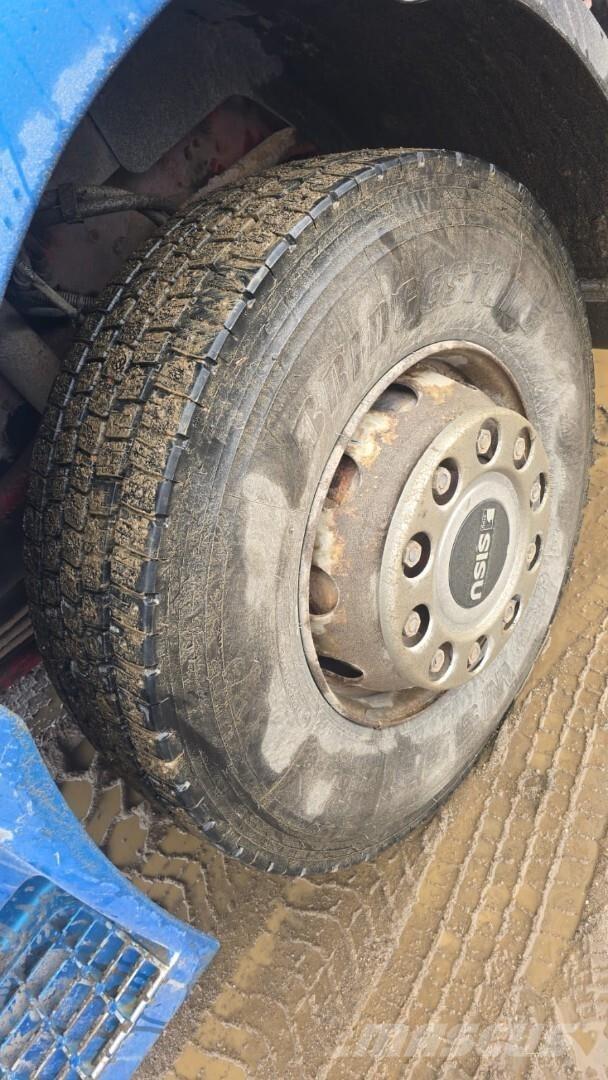 Sisu E12 Vrachtwagens voor bosbouwmachines