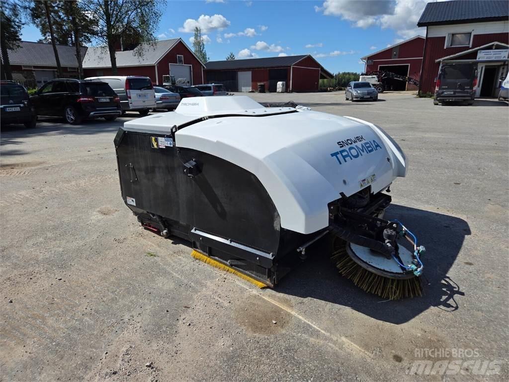 Snowek Trombia Veegmachines