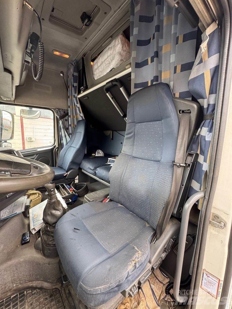 Volvo FH13 Vlakke laadvloer met kraan