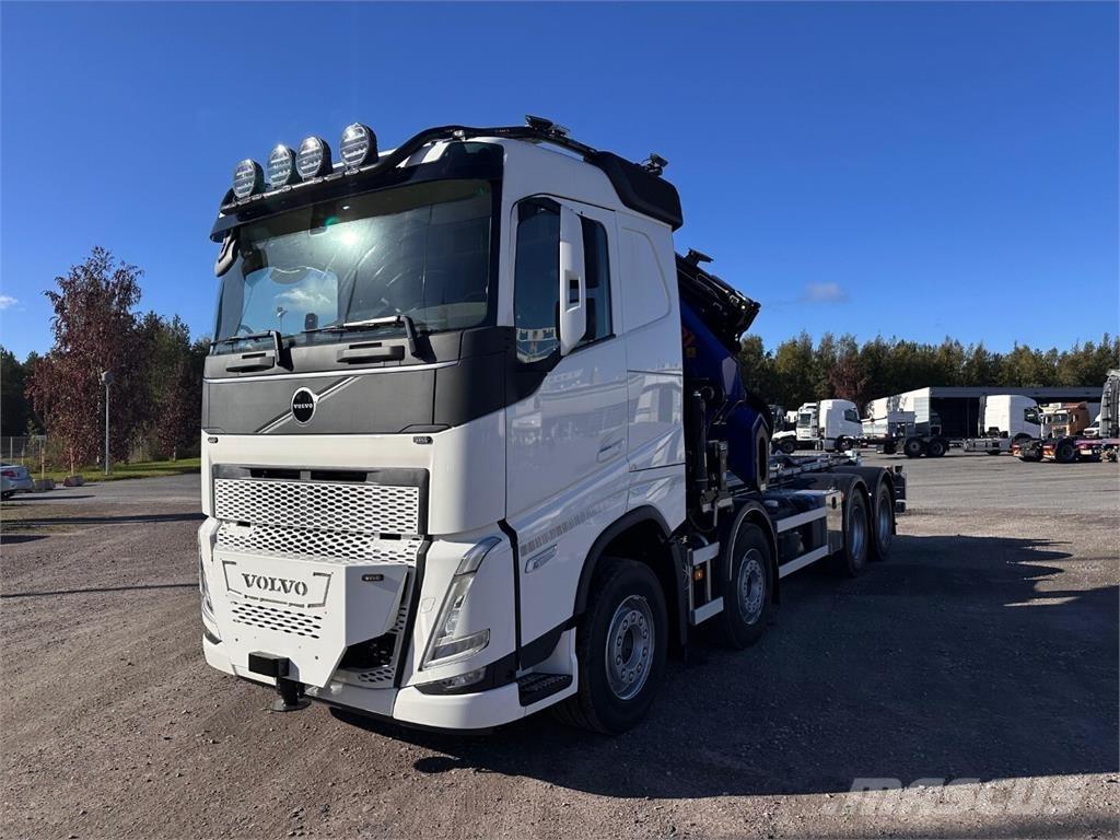 Volvo FH13 8x4 Vlakke laadvloer met kraan