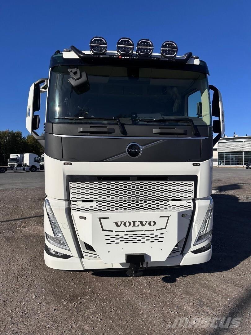 Volvo FH13 8x4 Vlakke laadvloer met kraan
