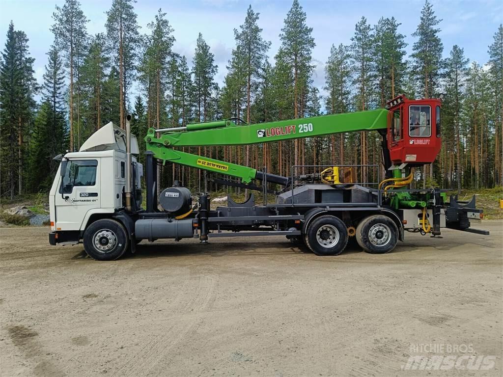 Volvo FL10 Vlakke laadvloer met kraan