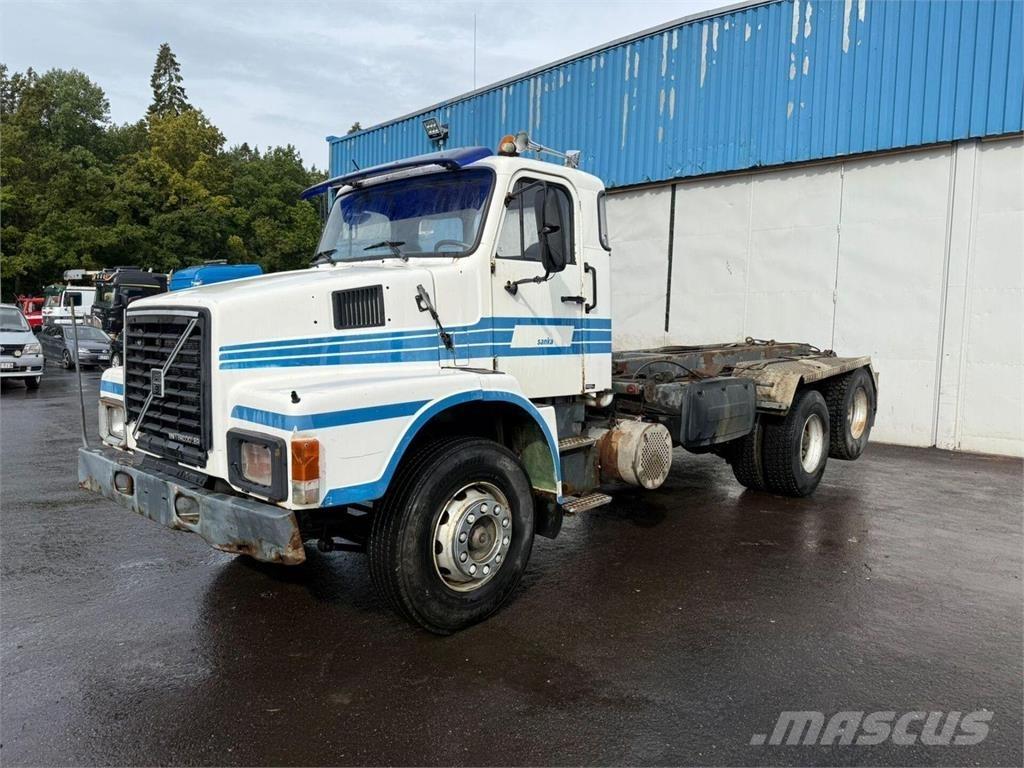 Volvo N10 6x2 Vrachtwagen met containersysteem