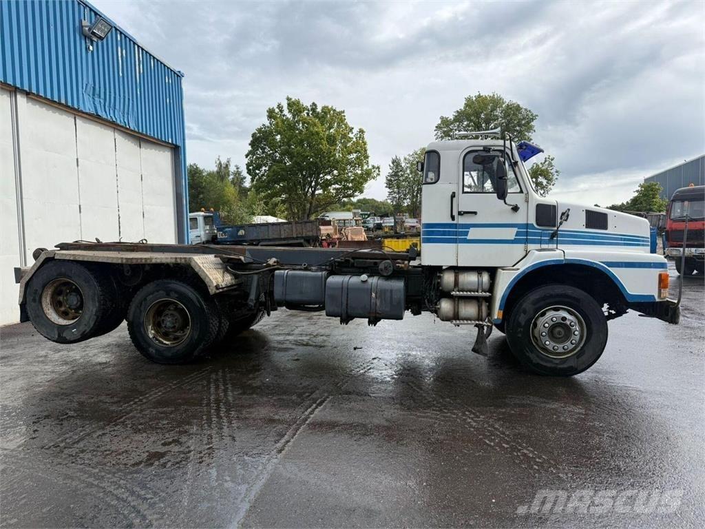 Volvo N10 6x2 Vrachtwagen met containersysteem