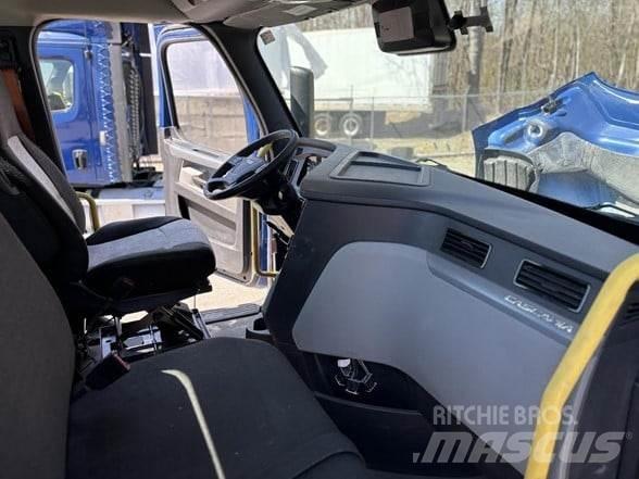 Freightliner CASCADIA 116 Trekkers