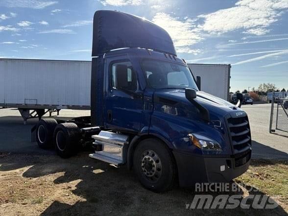 Freightliner CASCADIA 116 Trekkers