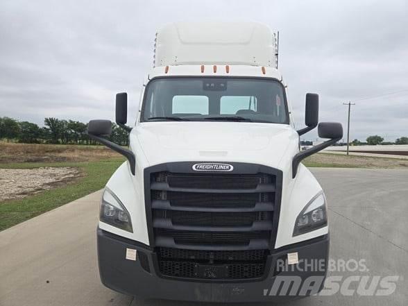 Freightliner CASCADIA 116 Trekkers