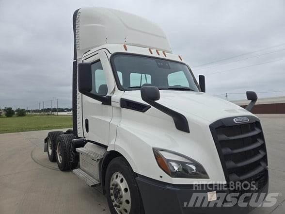 Freightliner CASCADIA 116 Trekkers