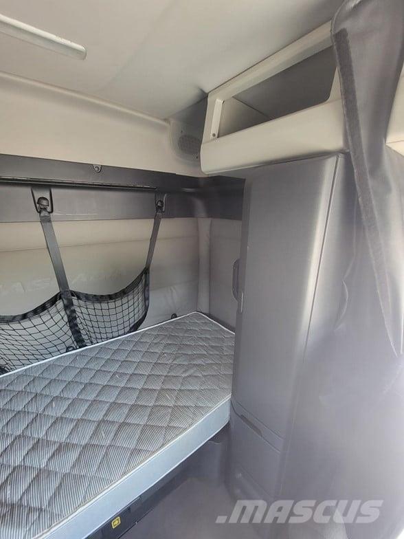 Freightliner CASCADIA 116 Trekkers