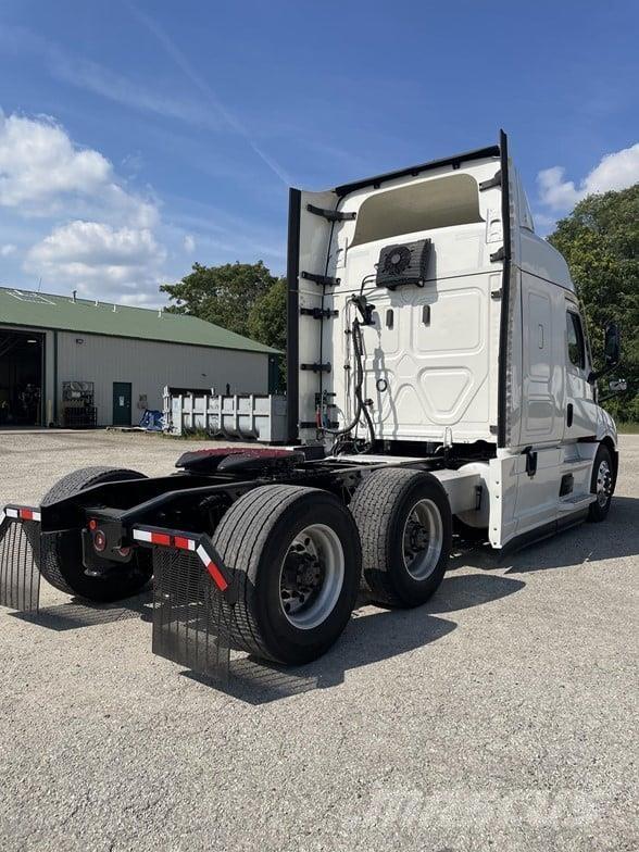 Freightliner CASCADIA 116 Trekkers