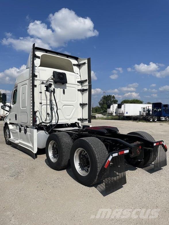 Freightliner CASCADIA 116 Trekkers