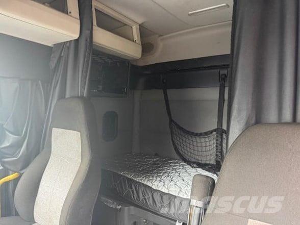 Freightliner CASCADIA 116 Trekkers