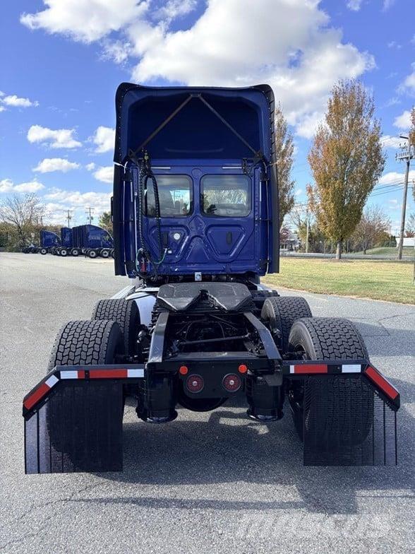 Freightliner CASCADIA 116 Trekkers