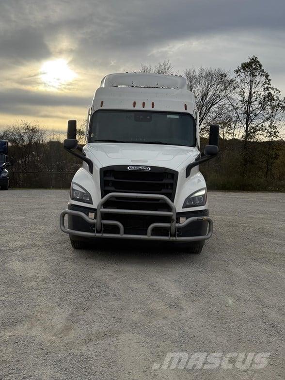 Freightliner CASCADIA 116 Trekkers