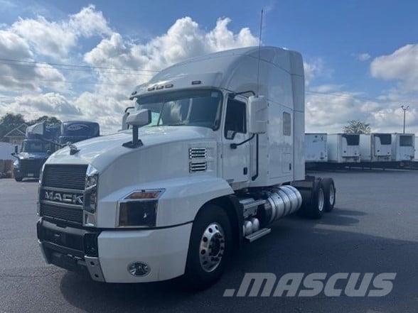 Mack ANTHEM 64T Trekkers