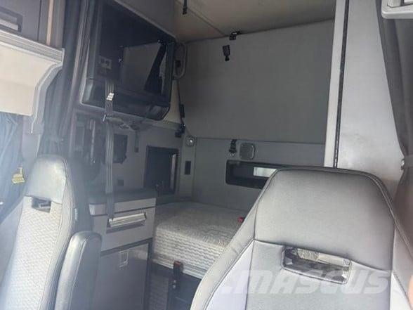 Mack ANTHEM 64T Trekkers