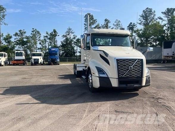 Volvo VNL64T300 Trekkers