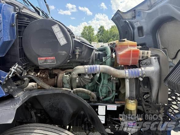 Volvo VNL64T860 Trekkers