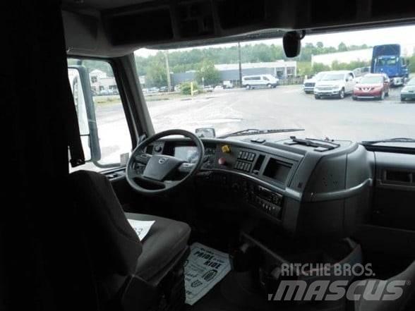 Volvo VNL64T860 Trekkers
