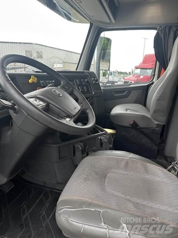 Volvo VNR64T640 Trekkers